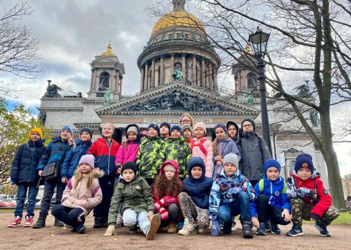 Учащиеся класса 2.3 прогулялись по Александровскому саду в рамках проекта «Культурный Weekend»